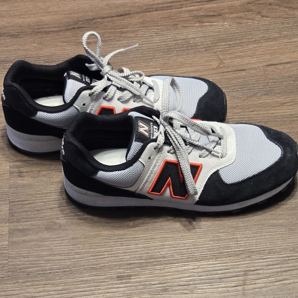 New Balance Men's Black and Gray Sneakers